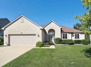 792 Red Barn Ln, Elgin, IL 60124