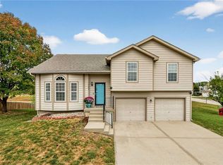 1730 NE Chowning Dr, Kansas City, MO 64155