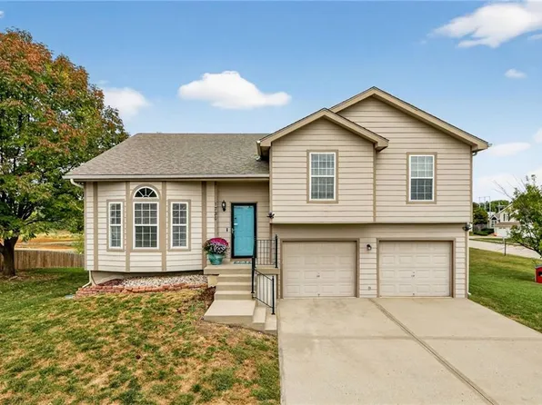 1730 NE Chowning Dr, Kansas City, MO 64155