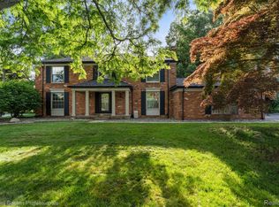 5890 Pinecroft Dr, West Bloomfield, MI 48322