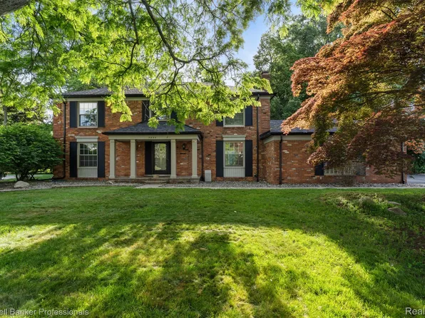 5890 Pinecroft Dr, West Bloomfield, MI 48322