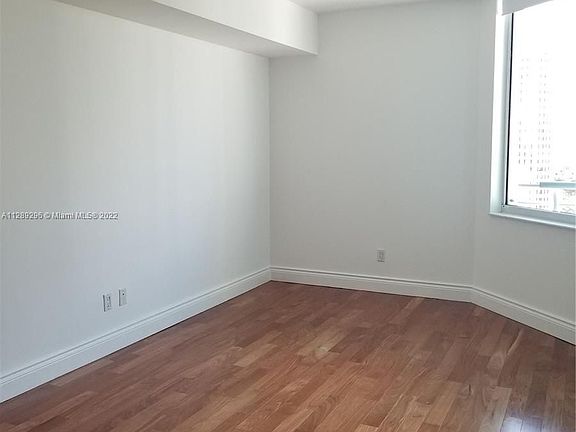 3rd image of 325 Biscayne Blvd #521