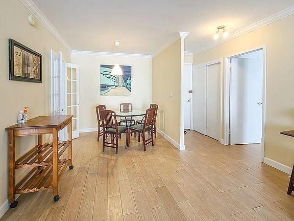 4th image of 220 E 65th St APT 10B