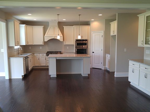 5th image of 212 Leland Way