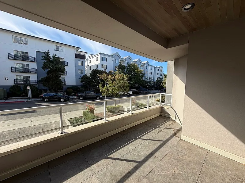 2 bed, 1.5 bath, 1720 sqft, $4,250 — Photo 4