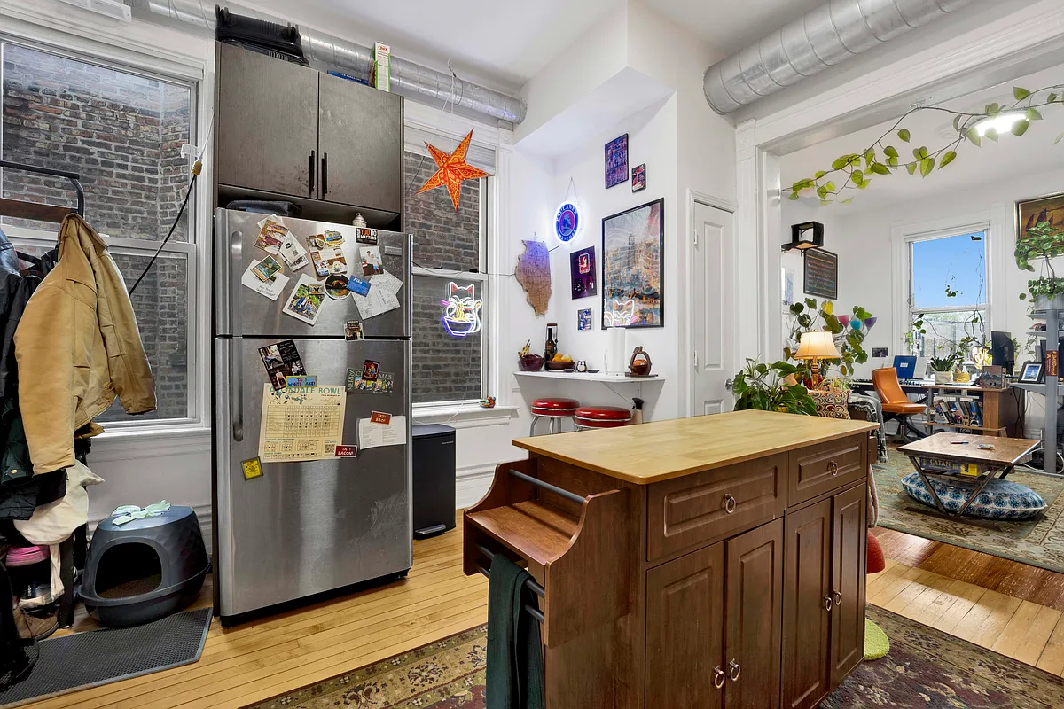 Building Photo - 1140 N Winchester Ave #1R