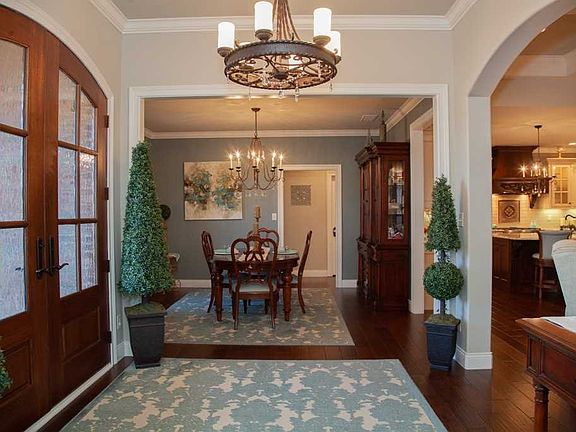 2nd image of 1117 Ladbrooke Dr