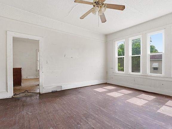 4th image of 800 W Parker Rd