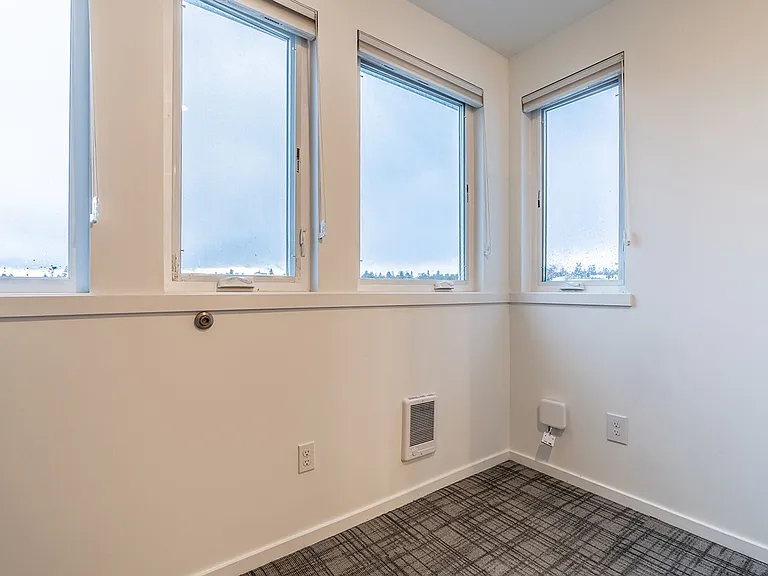 2418 Ballard Apartments — Photo 18