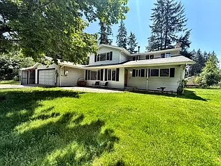 450 NE Riverhill Dr Photo 1 450 NE Riverhill Dr Photo 1