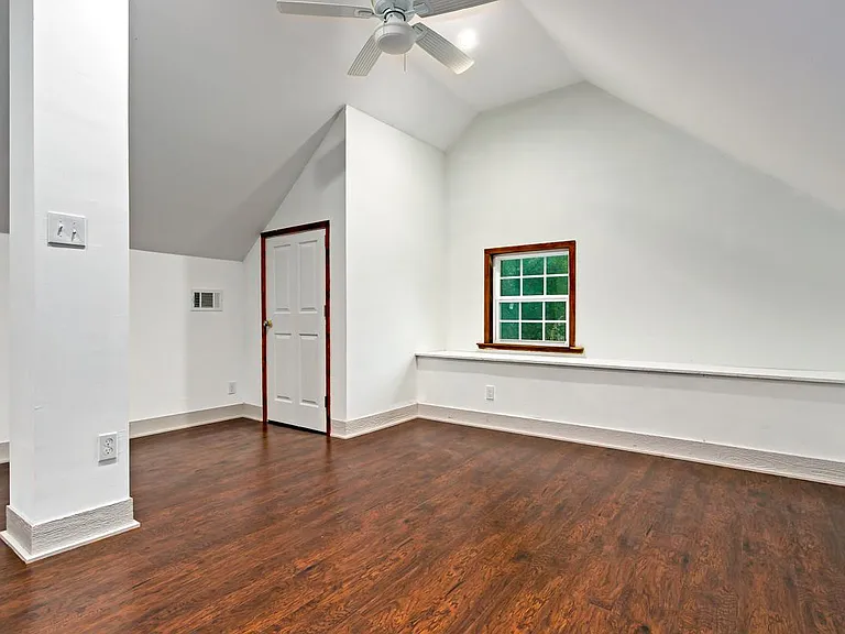 2310 Gladstone Dr — Photo 18