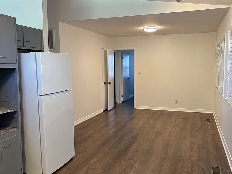 9414 Farnham Dr — Photo 4