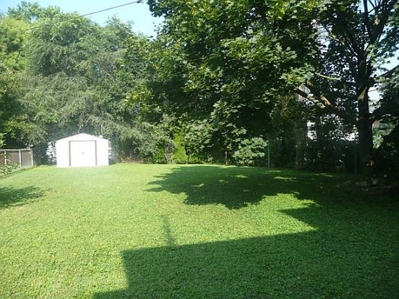4th image of 371 Pangborn Blvd