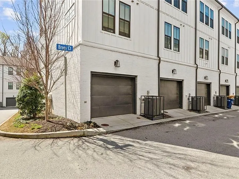 900 Brees Ct — Photo 24