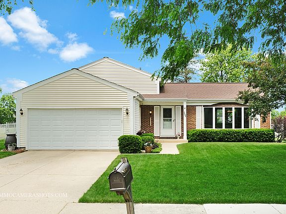2nd image of 2220 Briar Hill Dr
