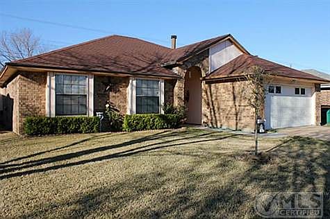 2nd image of 822 Larue Dr