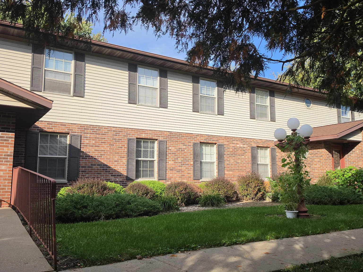 2 bed, $1,300 — Photo 2