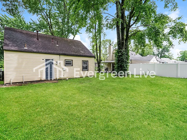 939 Colgate Rd — Photo 15