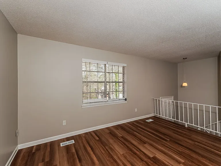 1920 Croydon Cir — Photo 5