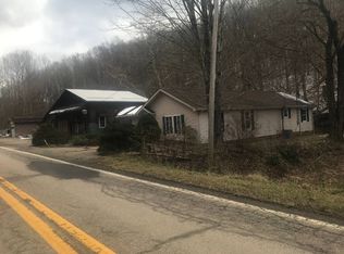 6649 Clay Rd, Looneyville, WV 25259