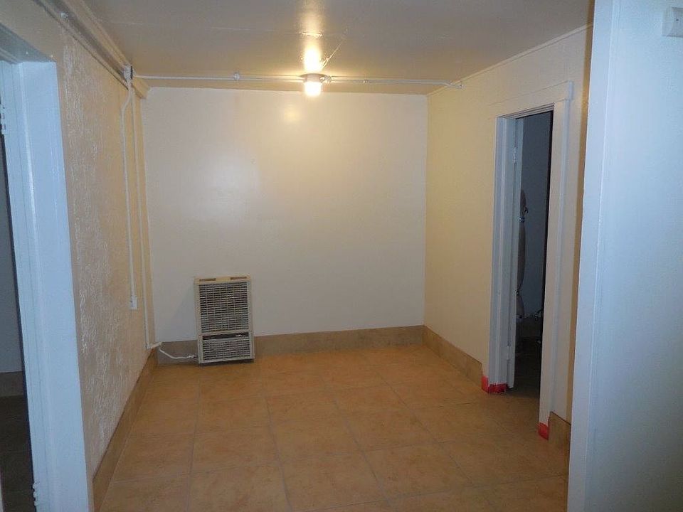 2nd image of 2126 O St APT C