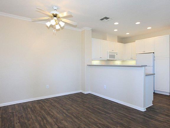 4th image of 12329 Creekview Dr Unit 39
