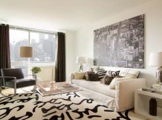 686 10th Ave, New York, NY 10019