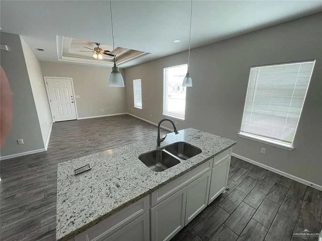3 bed, 2.0 bath, 1090 sqft, $1,150 — Photo 4