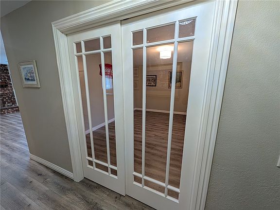 4th image of 2 Halstead Ln