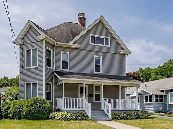 32 Clark St, Holyoke, MA 01040