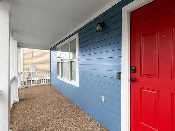 4th image of 233 Treutland Ave