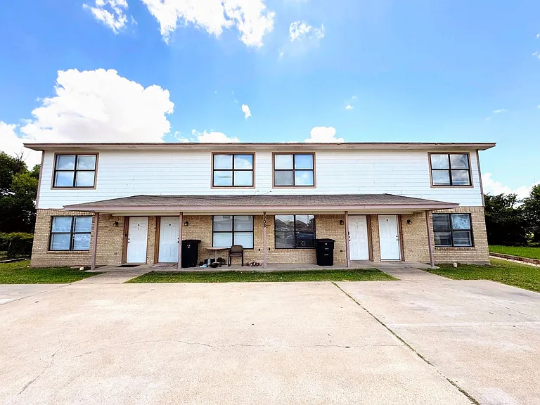 1208 Monroe Loop — Photo 2
