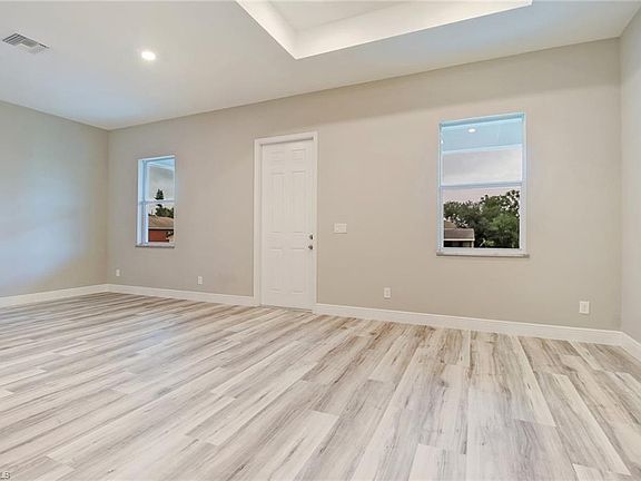 4th image of 11616 Saunders Ave