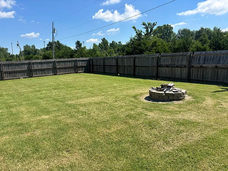 1521 Brewster Ln — Photo 25