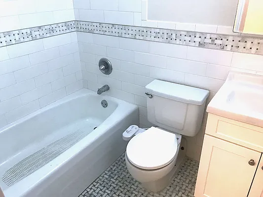 Rented by Avenues Real Estate | media 12