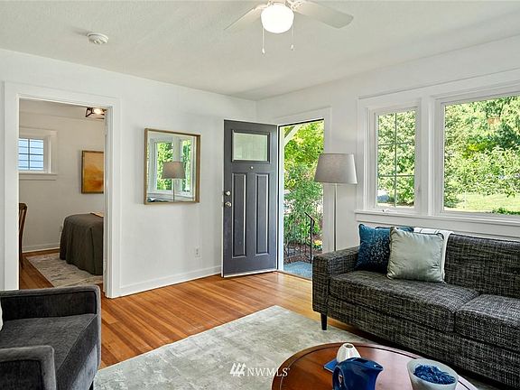 4th image of 11745 Bartlett Ave NE