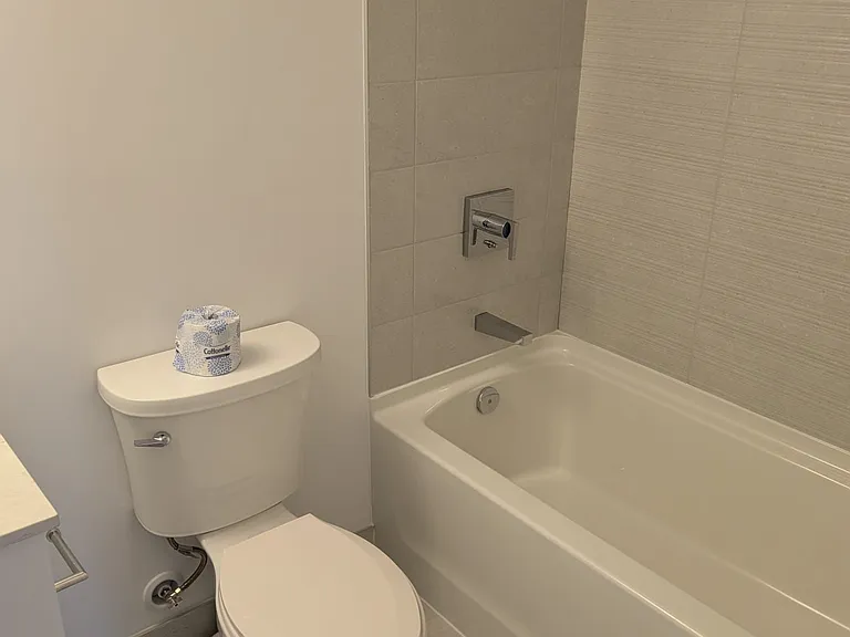 75 James St S #612 — Photo 13