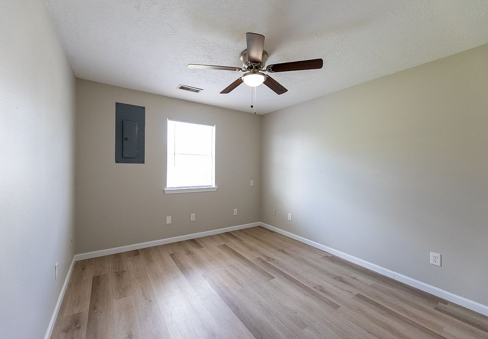 885B-SISTRUNK-bedroom1_11182025