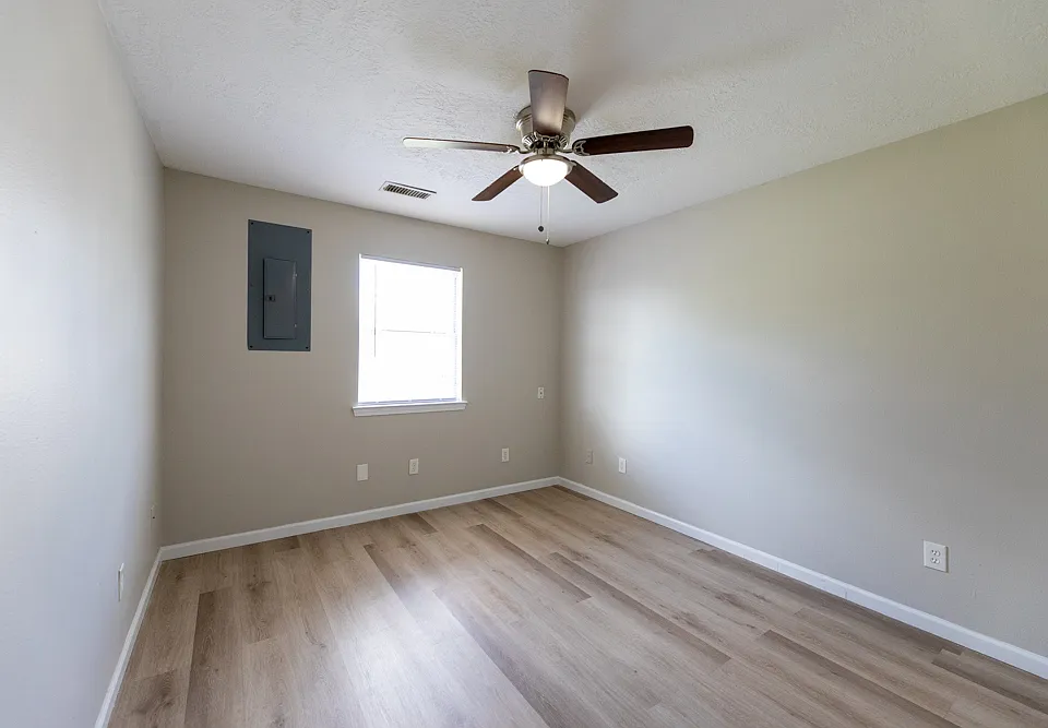 885B-SISTRUNK-bedroom1_11182025