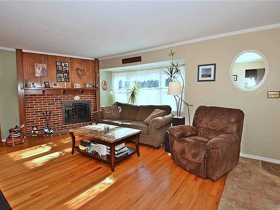 5th image of 129 Lambert Ave