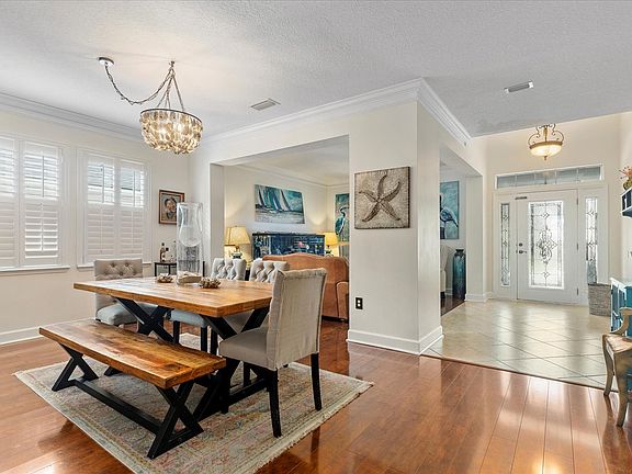 3rd image of 1687 Majestic View Ln