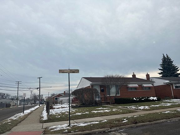 3rd image of 25240 Chippendale St