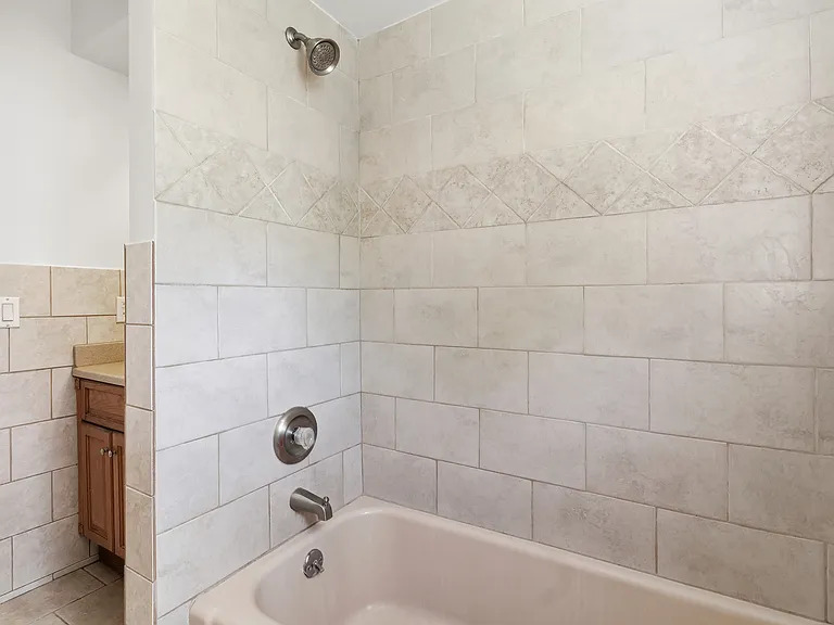 34 Davenport Ave #A — Photo 17