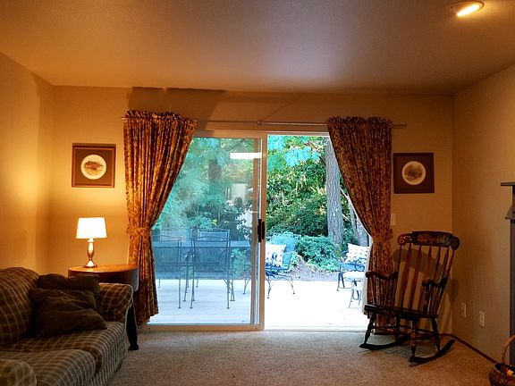 5th image of 2027 Marina Vista Ct NE