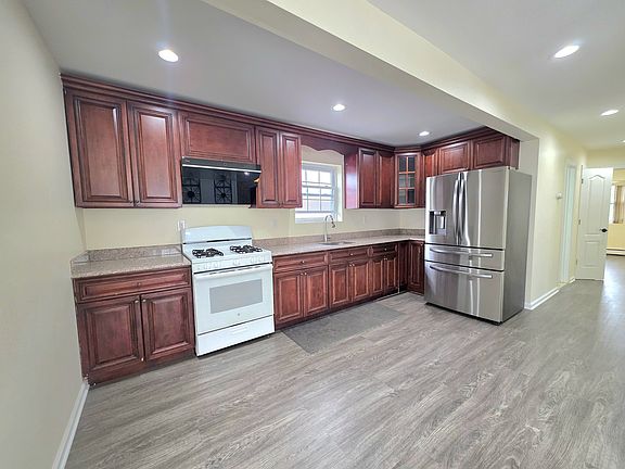2nd image of 3321 Giles Pl Floor 2