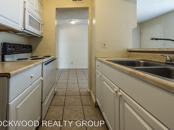 4th image of 200 E Courtland Pl APT 02