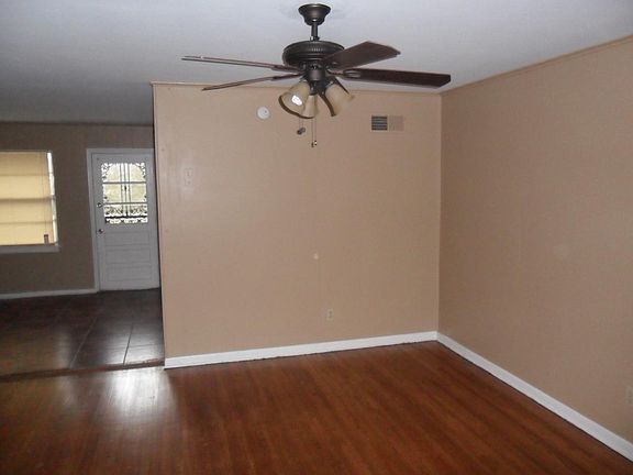3rd image of 1739 Oakwood Dr