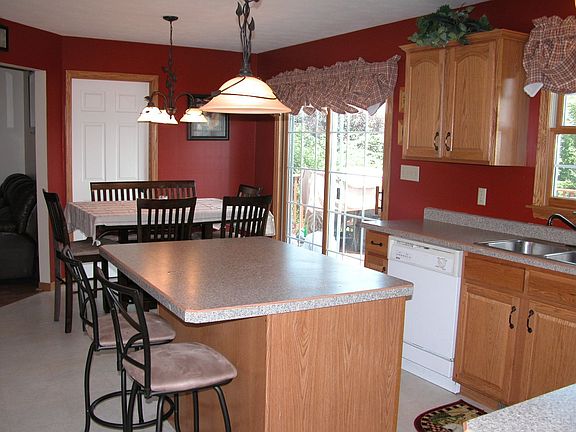 4th image of 307 Cottingham Cir