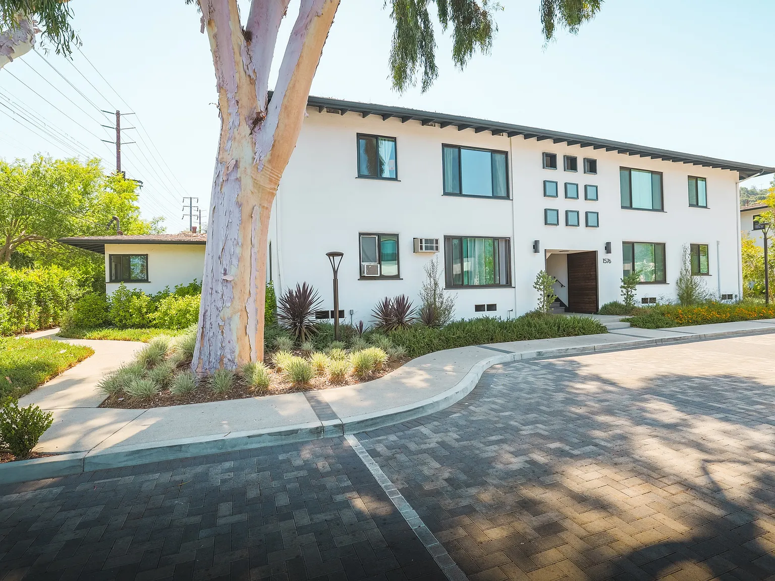 Yosemite Garden Apartments — Photo 3