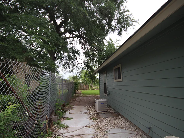 6004 Tracy Lynn Ln #A — Photo 29